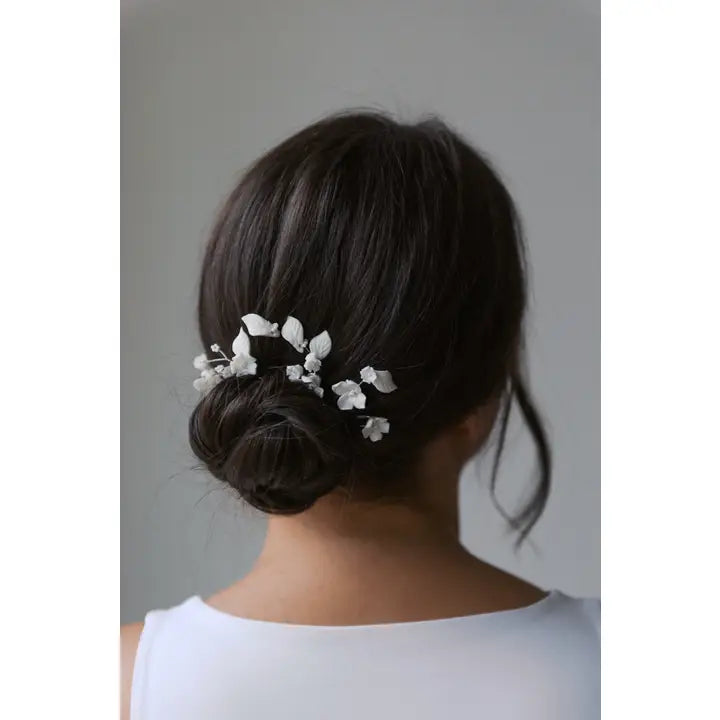Hair wire with 5 pieces of porcelain flowers