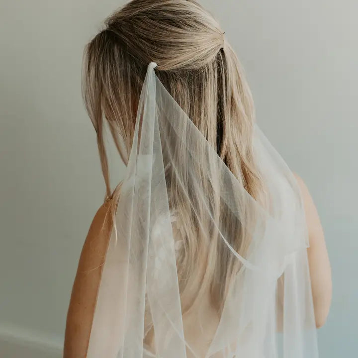 Model wearing the soft drap eveil