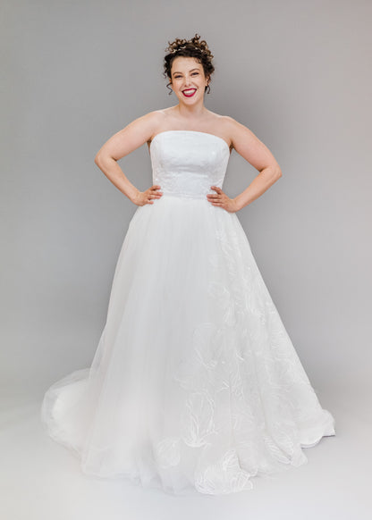 Full body front ivew of briar from Kathryn Bass