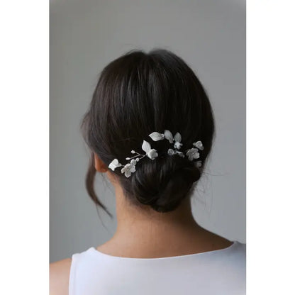 Hair wire with 5 pieces of porcelain flowers