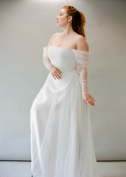 Full body view of Phelia